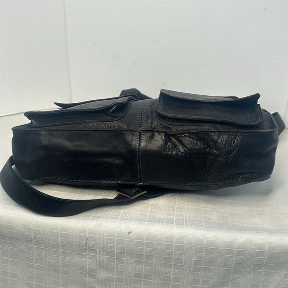 CARBON2COBALT BLACK Carbon 2 Cobalt Leather Messenger Crossbody Bag - Picture 6 of 9